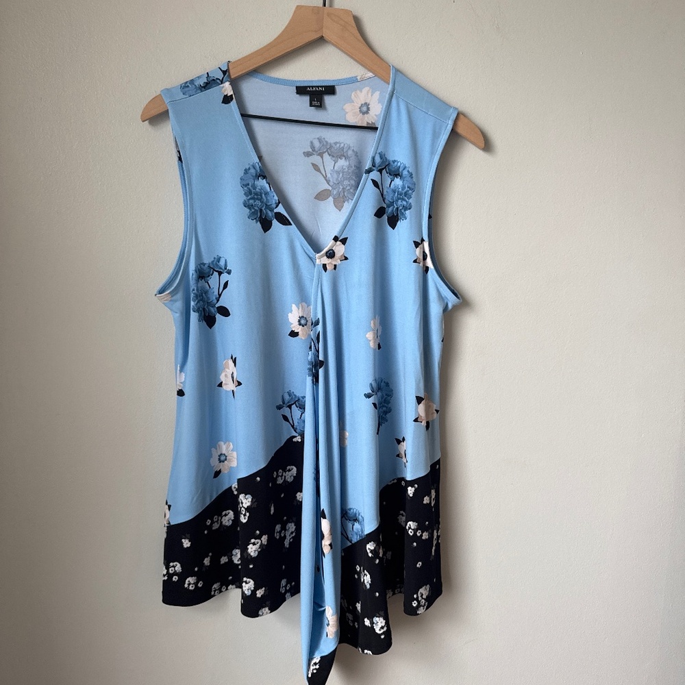 ALFANI Blue Floral Sleeveless V-Neck Blouse